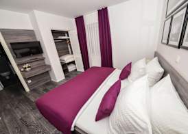 Sunset Deluxe Apartments 4