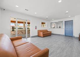 Econo Lodge Inn & Suites Sealy 2