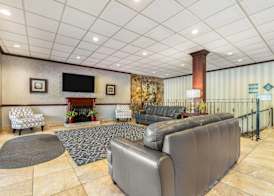 Ramada by Wyndham State College Hotel & Conference Center 3