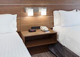 Holiday Inn Express & Suites CORONA by IHG 4