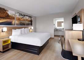 Days Inn by Wyndham Montgomery I-85 5