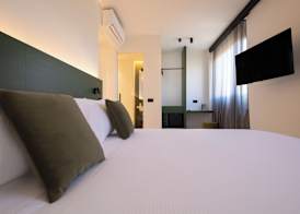 The City Hotel 5