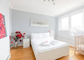3 Bed Flat, Dedicated Workspace, Parking, 4KTV 5