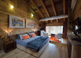 La Maison de Dolphe Chalet de Charme & Art gallery 3