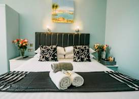 OYO Minerva Guesthouse 5