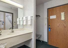 Days Inn by Wyndham Battlefield Rd/Hwy 65 2