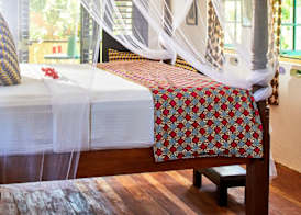 The Nook, Design Led 2BR Villa, Walk to Beach, Jakes, Restaurants and More 3