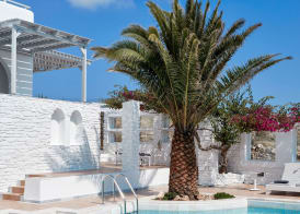 Mr and Mrs White Paros 3