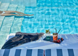 Mr and Mrs White Paros 4