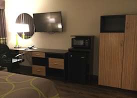 Super 8 by Wyndham South Holland 4