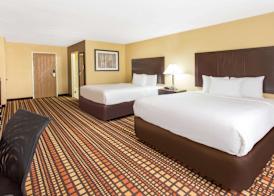 Days Inn & Suites by Wyndham Davenport East 5