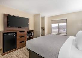 Quality Inn & Suites near Owensboro & Holiday World GOLD AWARD WINNER 4