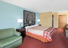 Super 8 by Wyndham Troy IL/St. Louis Area 4