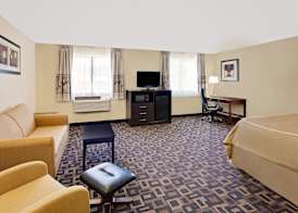 Super 8 by Wyndham Decorah 3