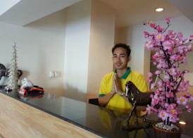 L Bajo Hotel 5