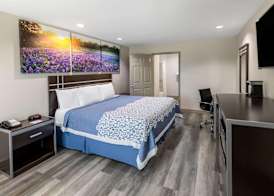 Days Inn by Wyndham Baytown TX 4