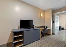 Sonesta Essential IAH Airport JFK Boulevard - Newly Renovated 4