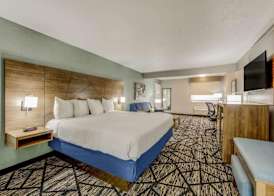 Clarion Pointe 4