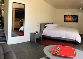 The Address Cassis 4