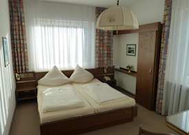 Edelstein-Hotel 5
