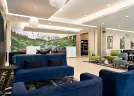 La Quinta Inn & Suites by Wyndham Burlington 2