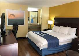 Days Inn by Wyndham King-Winston Salem Area 4