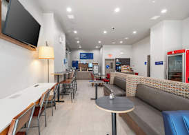 Holiday Inn Express & Suites Bronx - Barnabas area by IHG 2