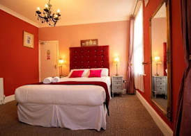 Hotel Rouge & Deco Suites 3