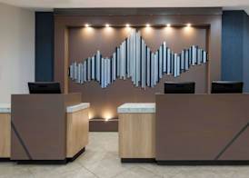 The Center Hotel Grand Rapids Airport 4