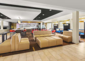 Super 8 by Wyndham Dallas Love Field Airport 5