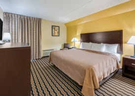 Quality Inn & Suites Cincinnati Uptown Norwood 4
