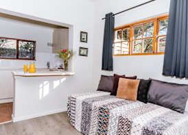Le Petit Chateau Guest House 4