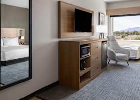 La Quinta Inn & Suites by Wyndham Phoenix West Glendale 4