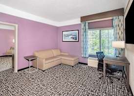 La Quinta Inn & Suites by Wyndham Norfolk 2