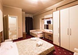Hotel In 5