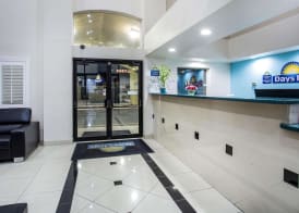 Days Inn by Wyndham Phoenix North 2