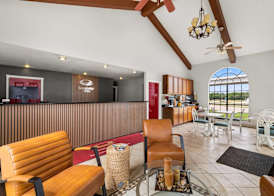 Econo Lodge Belton 3