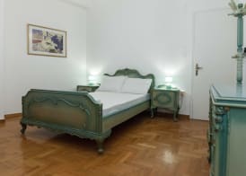 Koukaki Vintage Look 2BR Apt w Balcony 5