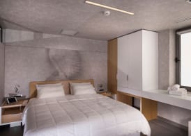 Icarus Hotel 2