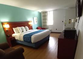 Travelodge by Wyndham Petersburg 3