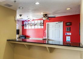 Econo Lodge Pryor 4