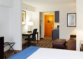 Holiday Inn Express & Suites GREENVILLE-DOWNTOWN by IHG 3