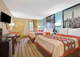 Super 8 by Wyndham Forest Park 5