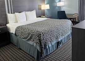 Rockfalls Inn & Suite 4