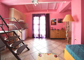 Oeve Apartment - A Colourful Loft in Kefalonia 5