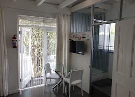 4 on Highworth Apartments and Studios 5