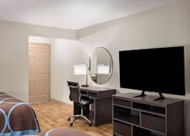Super 8 by Wyndham Fallon 5