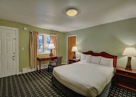Colonial Motel 5