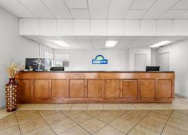 Days Inn by Wyndham Huntington 4