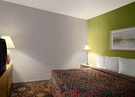 Days Inn by Wyndham West Memphis 4